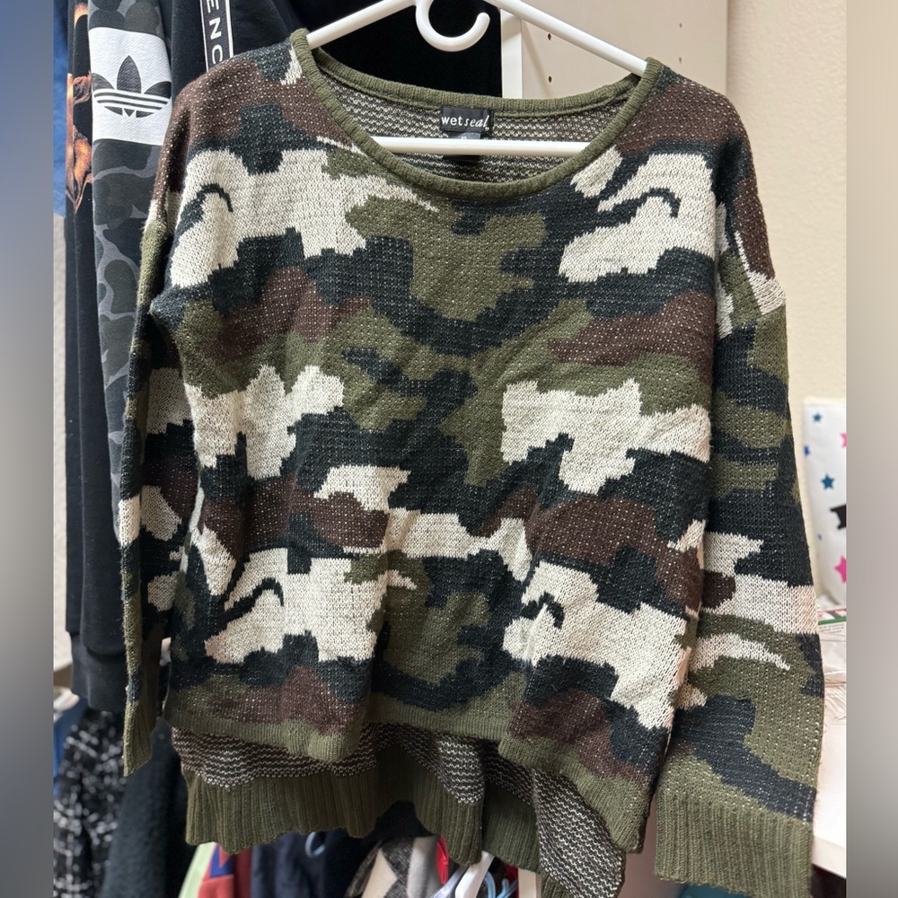 Wet seal camo sweater / size xs